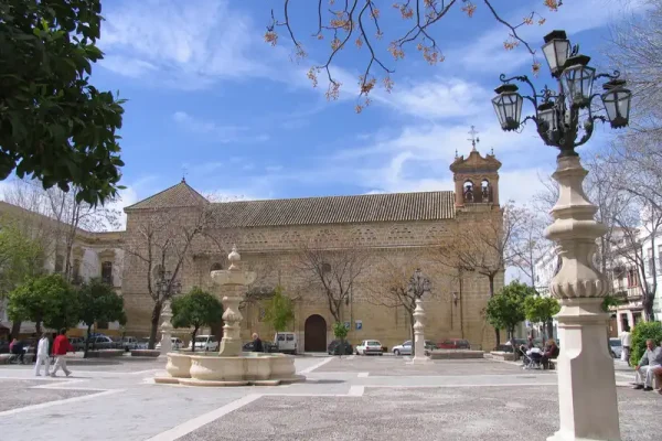 PLAZA ESPAÑA CON CONVENTO de la Concepción