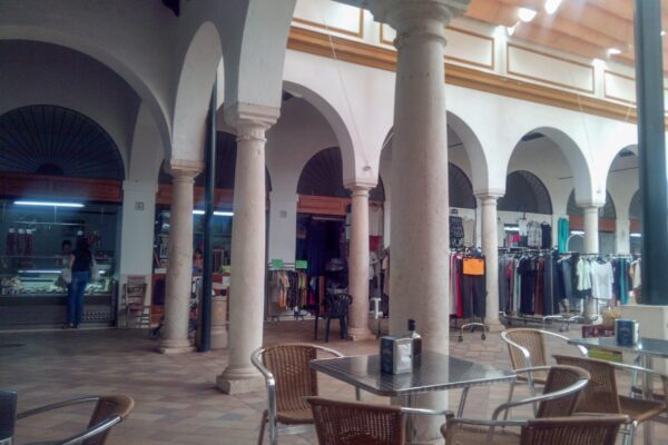 interior plaza abastos